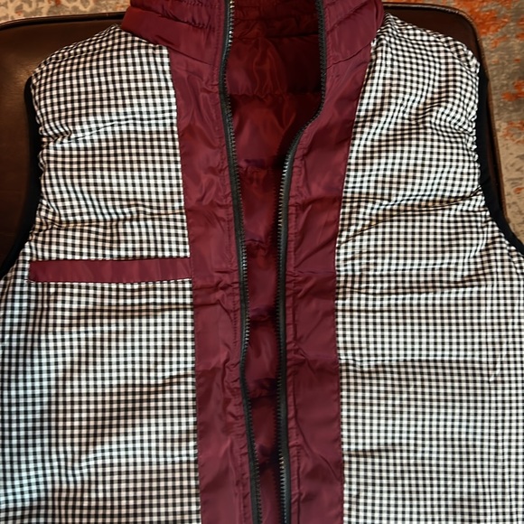 Sleeveless Vest | Large (feels like a Medium) | Unisex | Maroon - Picture 9 of 12